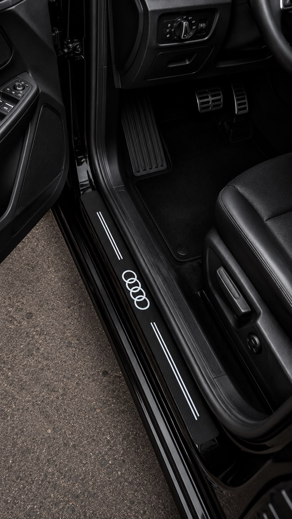 Protectie praguri Audi Set 5 piese Ornamente praguri aspect Carbon Audi + Portbagaj