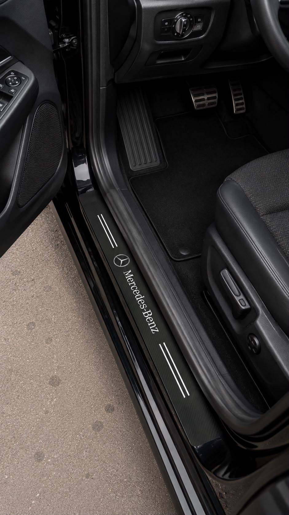Protectie praguri Mercedes-Benz Set 5 piese Ornamente praguri aspect Carbon Mercedes-Benz+ Portbagaj