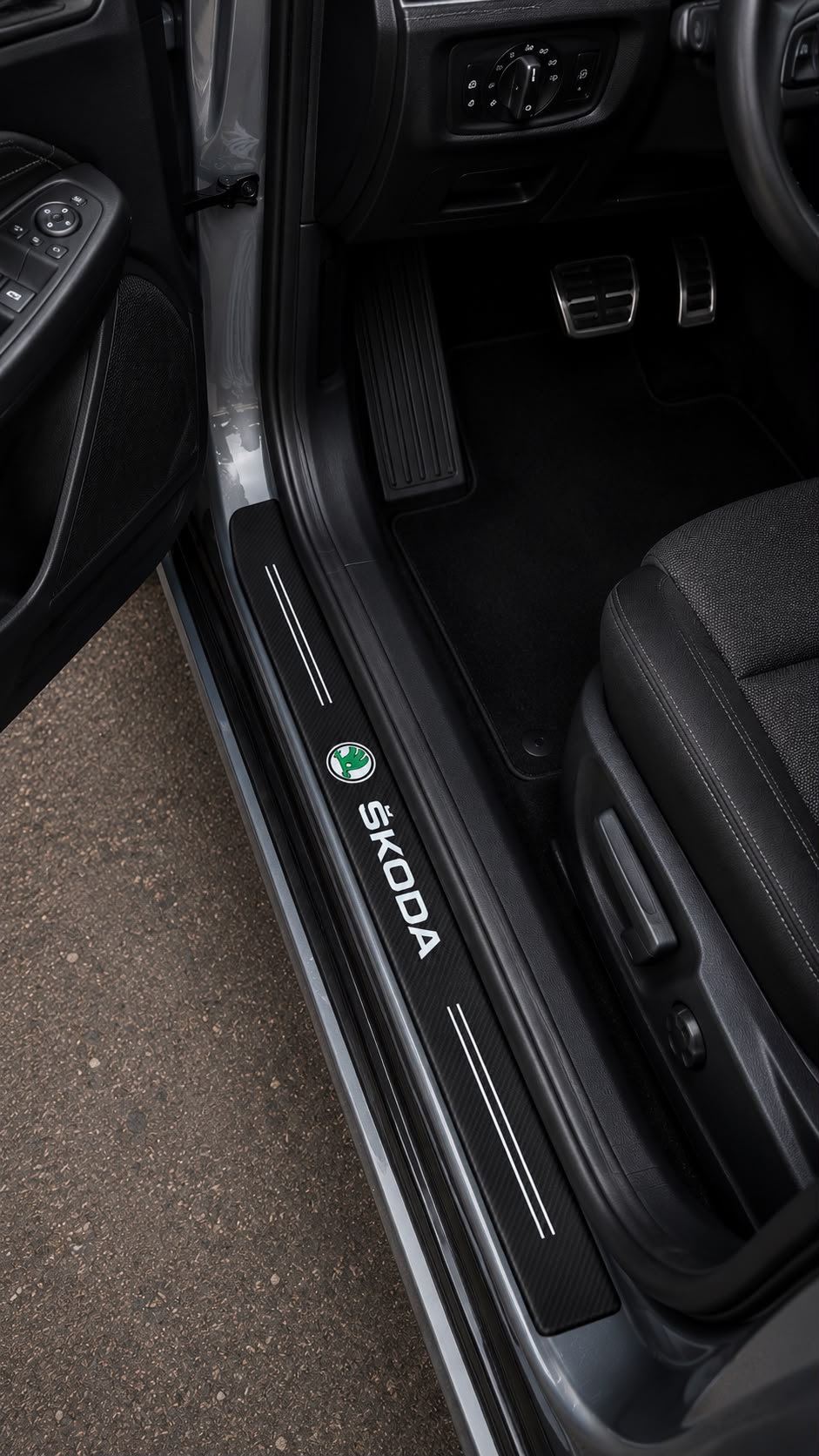Protectie praguri Skoda Set 5 piese Ornamente praguri aspect Carbon Skoda + Portbagaj