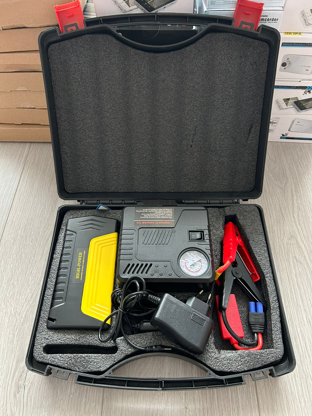 Jump Starter Auto 68000 mAh & Compresor Cu Manometru