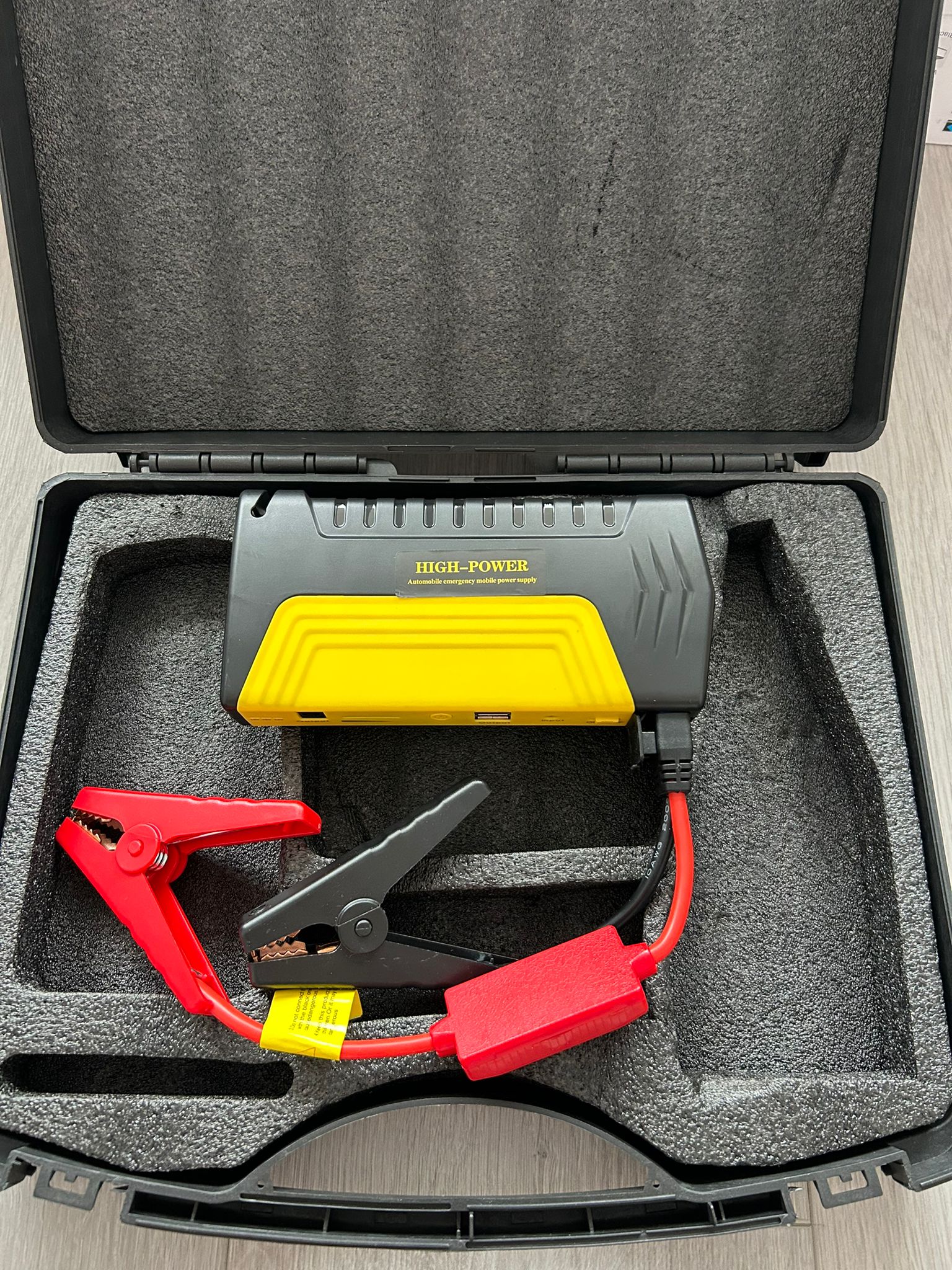 Jump Starter Auto 68000 mAh & Compresor Cu Manometru