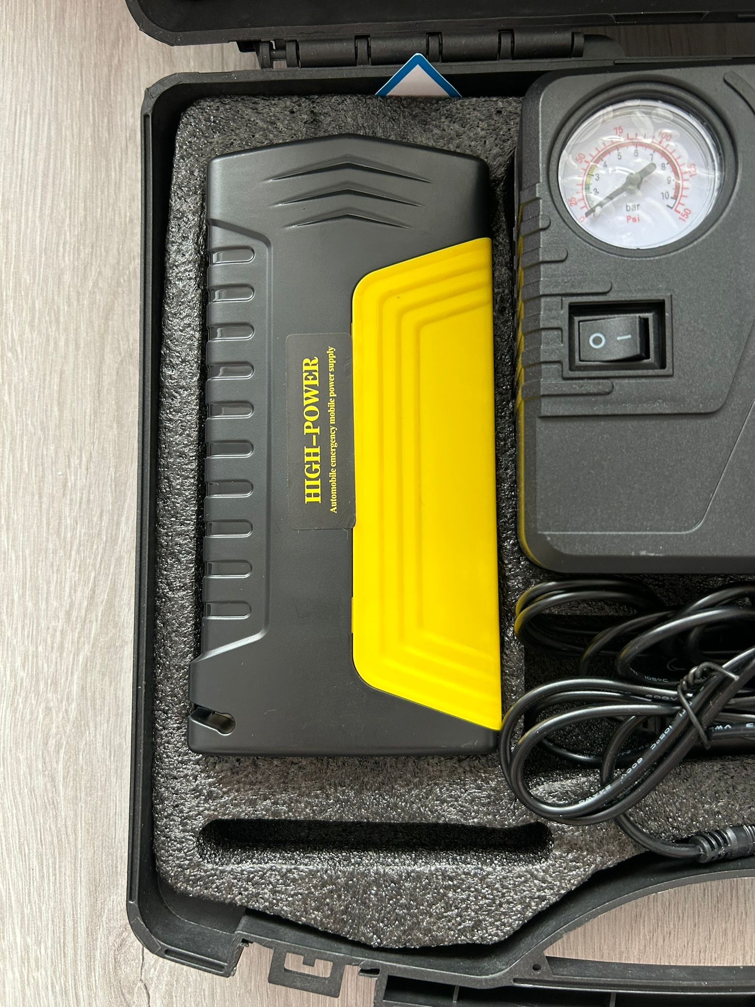 Jump Starter Auto 68000 mAh & Compresor Cu Manometru
