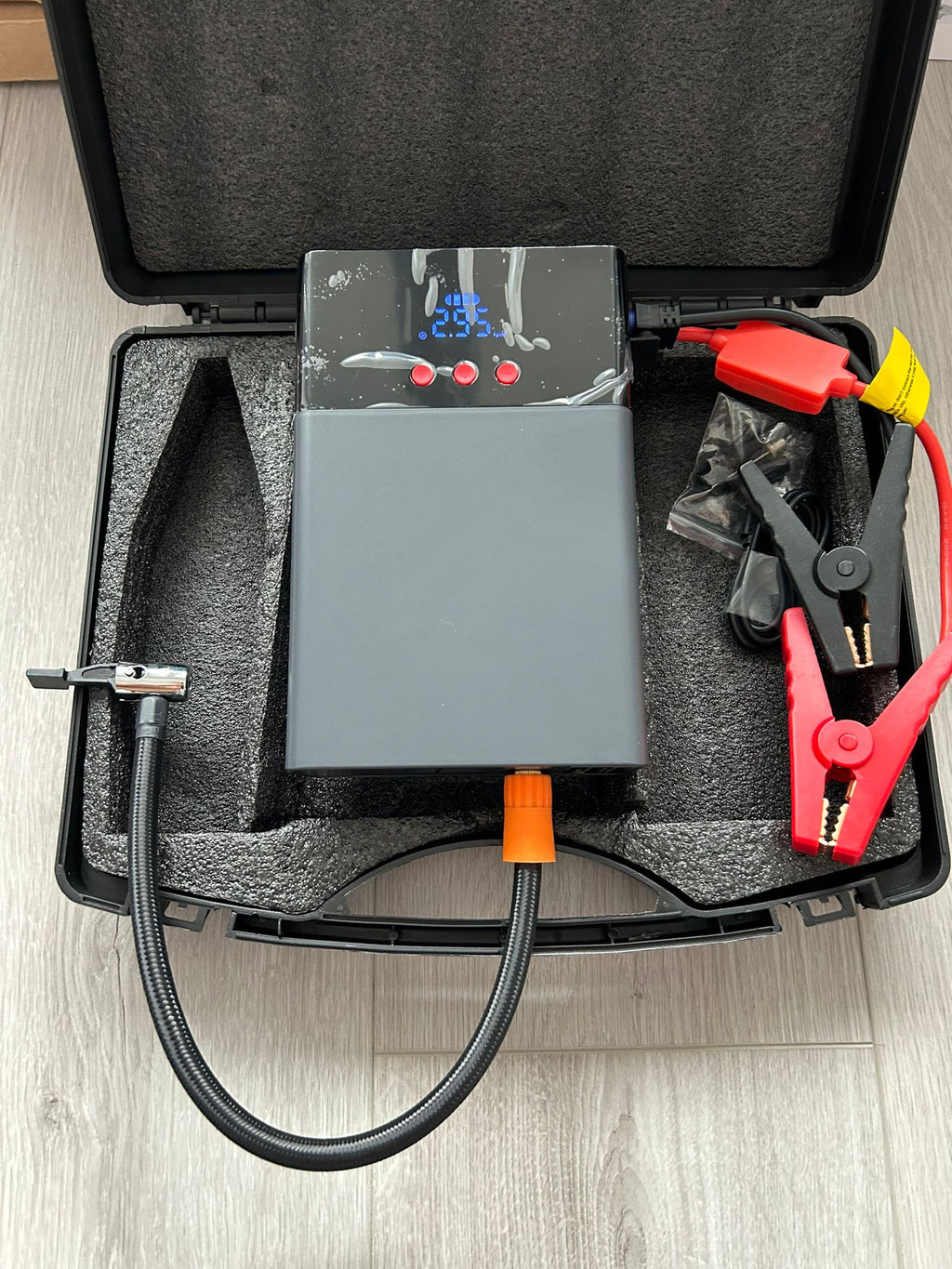 Starter Auto Cu Compresor Auto Digital 2 în 1 – Jump Starter Power Bank 6500 mAh