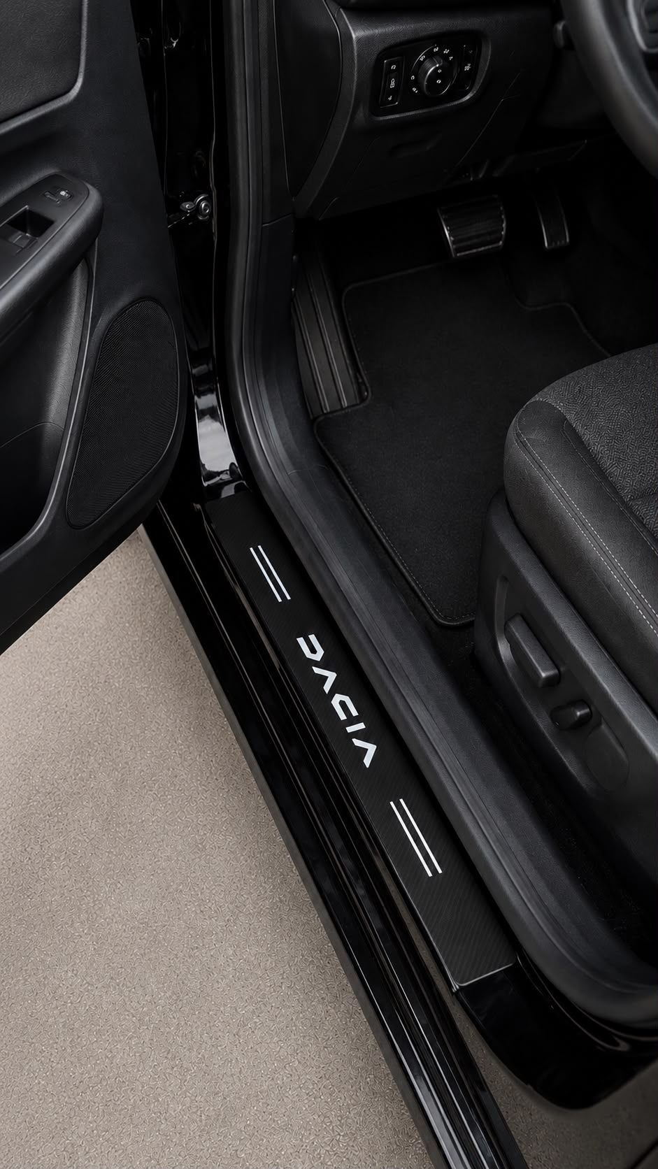 Protectie praguri Dacia Set 5 piese Ornamente praguri aspect Carbon Dacia + Prag Portbagaj